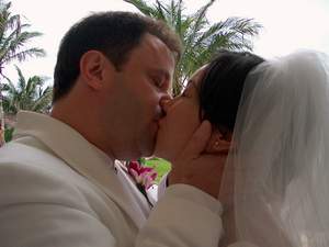 weddingfirstkiss.jpg
