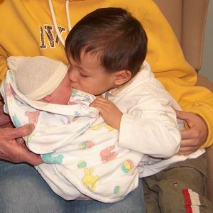 kissbaby.jpg